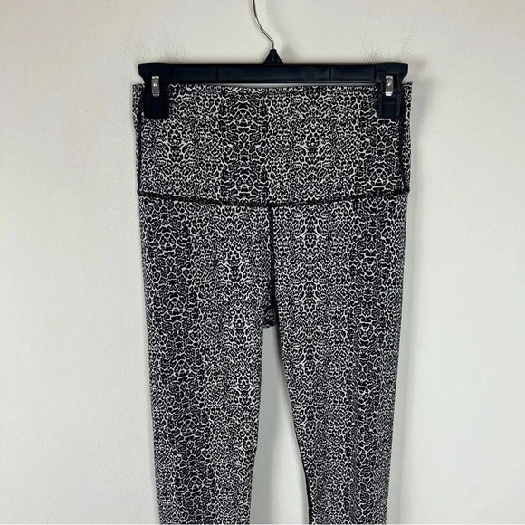 Varley Luna Legging Mini Cheetah Size S Black and White Leopard Print Tights - Picture 4 of 8